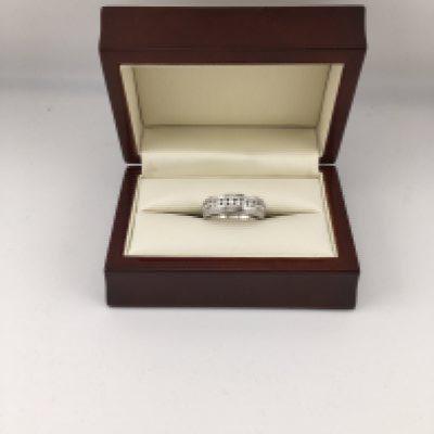 A 9ct white gold diamond set ring. Approx weight 6.2 grams, Approx size Q.