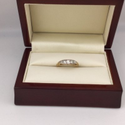 An 18ct gold five stone old cut diamond set ring. Approx weight 2.6grams, size L.