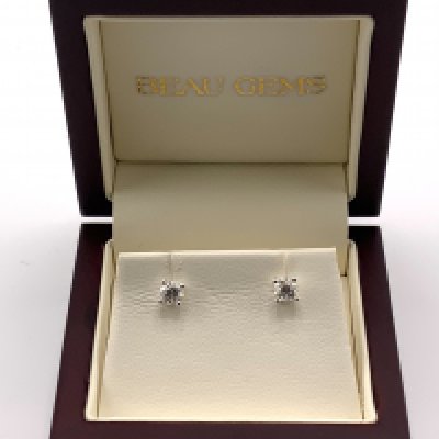 A pair of good quality 18ct white gold and 0.50ct total diamond studs. (A)