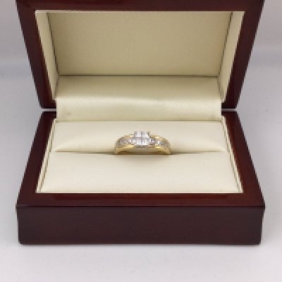 An 18ct gold diamond set ring with princess and brilliant cut diamonds. Approx weight 4.5 grams. Approx size O1/2.