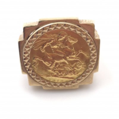 A 1912 full sovereign ring in 9ct gold. 18.52g and size Y 1/2. Postage B