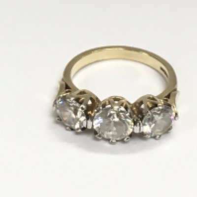 9ct gold ring set with CZ trilogy. Size P Postage A