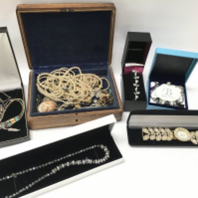 A Collection of costume jewellery including necklaces, brooches, bracelets. Postage category B