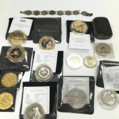 Small collection of commemorative coinage and a coin bracelet. Postage A