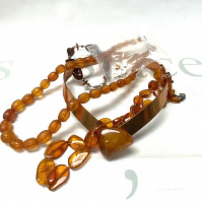 A mixed collection of amber jewellery. (A) NO RESERVE