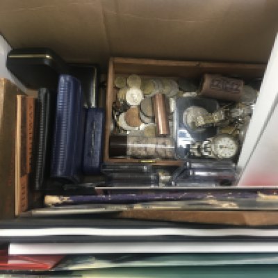 A Collection of assorted coinage and other oddments. Postage category b