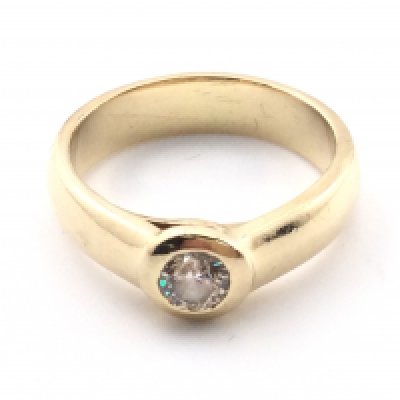 A 14k gold solitaire ring. Size Q and 6.35g. Diamond approx 0.50ct.Postage B