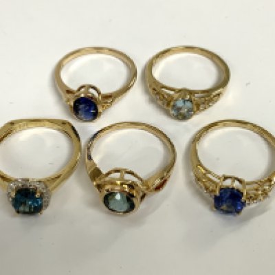 5 9ct gold and semi precious stone set rings (A) 12.4g.