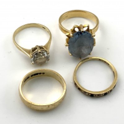 4 gold and stone set rings. 15.37g (A)