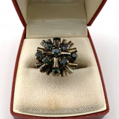 A 9ct gold (tested) and sapphire stone set dress ring. Size N (A)