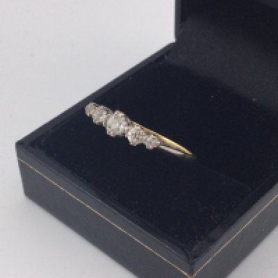 An 18ct five stone diamond set ring. Approx 2.2 grams, size P.
