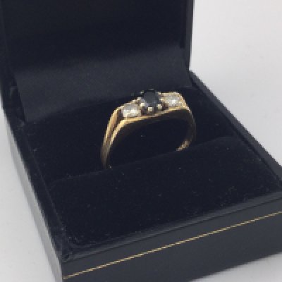 An 18ct diamond and sapphire ring. Approx weight 2.9grams, approx size M.