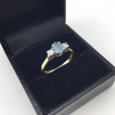 An 18ct gold blue and diamond stone set ring.approx weight 2.6 grams, approx size M.