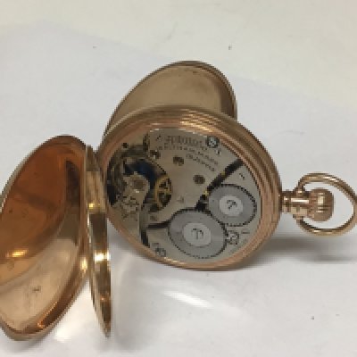 A 9carat gold hunter pocket watch maker Waltham USA button wind and seen working no personal inscriptions and an inner 9ct gold back plate watch serial number 22740637. Total weight 93.5g