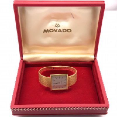 A Vintage 1974 square (27mm) face Movado gents dress watch movement and mesh strap fully hallmarked for 18ct gold, total weight 70.72g. (Without mechanical movement 65.4g), with box and papers. (A)