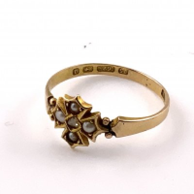 An Edwardian half seed pearl and rose cut diamond ring, 2.27g (W).