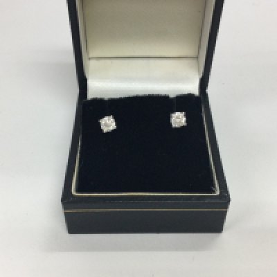 A pair of 9ct white gold diamond set studs. Approx diamond size 0.30cm each studs, overall approx 0.60cts.