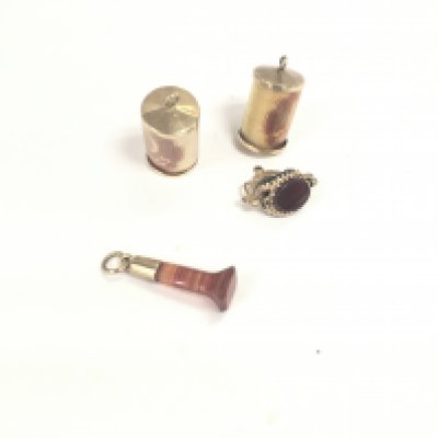 Two ten shilling charms and two 9ct gold fobs.
