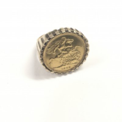 A 9ct gold sovereign ring mounted with a 1968 full sovereign. Approx weight 16.65grams. Ring size W.