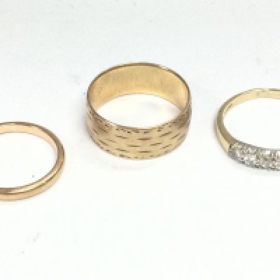 Three 9 carat gold rings, size K/L, P, P/Q. 8g. Postage cat A