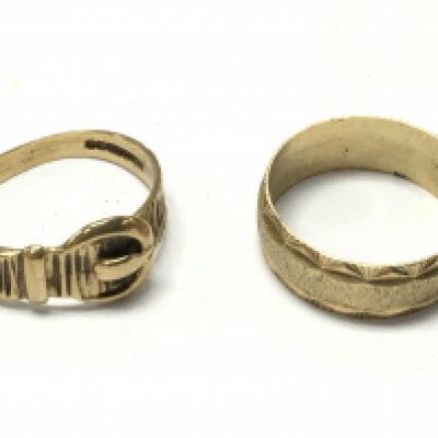Two gold rings , 4.7 g total weight. Postage category A