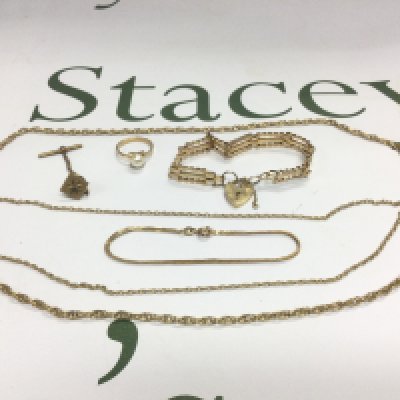 A collection of gold jewellery comprising chains, bracelet etc. Shipping category A.