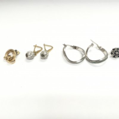 Four pairs of gold and white gold earrings of various styles. 11g