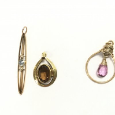 Two 9ct gold pendants 5g and one yellow metal pendant.