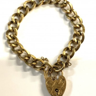 A 9ct gold heart locket and chain bracelet. 34.49 (A)