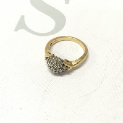 An 18ct gold diamond cluster ring with Approx 0.25cts. Approx size M, approx weight 4.6 grams.