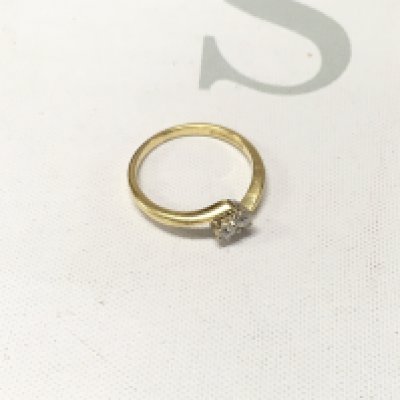 An 18ct gold diamond crossover ring. Approx weight 2.2 grams, approx size M 1/2.
