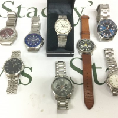 A small collection of gents watches. Shipping category D.