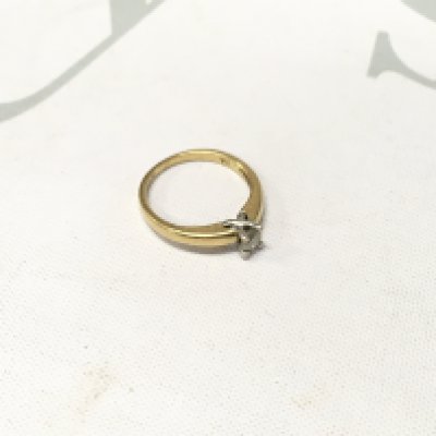 An 18ct gold solitaire ring. Approx weight 2.4grams, Approx size J.