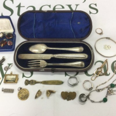 A small collection of jewellery and silver items including a 9ct gold ring. Shipping category A.