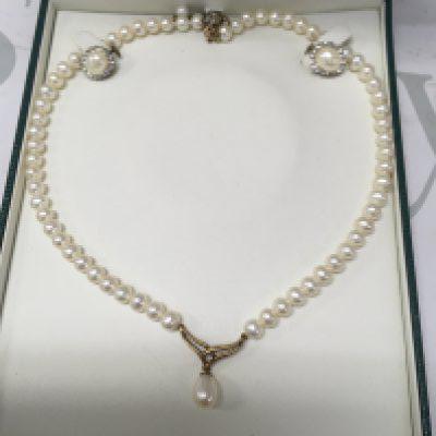 A pearl necklaces with 9 ct gold clasp and matching pair of earrings.