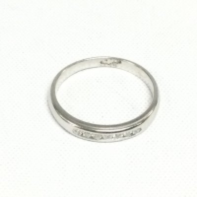 An 18ct white gold half eternity ring, approx 2.7g and approx size N-O. Shipping category A.