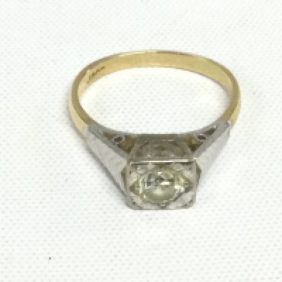 An 18ct gold diamond solitaire ring, approx 4.1g and approx size I. Shipping category A.