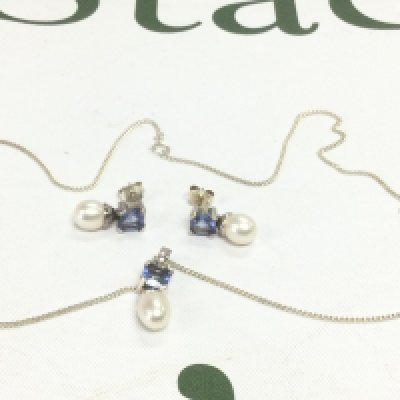 A silver and stone set suite of jewellery. Shipping category A.