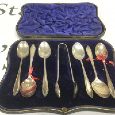 A cased set of silver teaspoons. Shipping category B.
