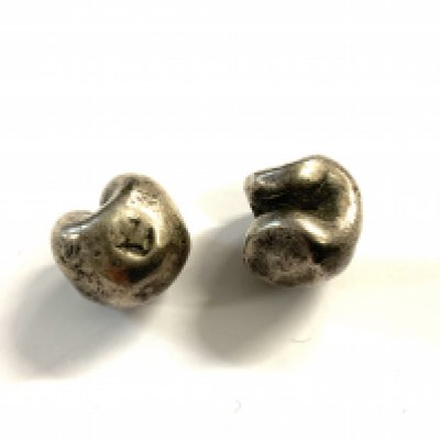 Siam bullet money, 2 Thai 1 Bhat bullets each with impressed marks and approximately 15g.