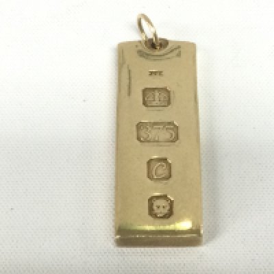 A gold ingot, approx 29.6g. Shipping category A.