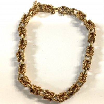 A Fancy 9ct gold bracelet. 13g (A)
