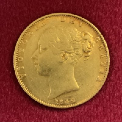 A Queen Victoria 1842 young head shield back full sovereign. (A)