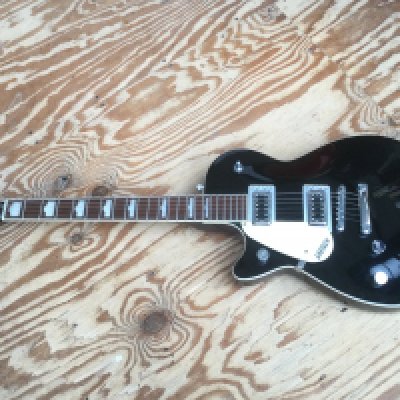 A Gretsch Electromatic left handed electric guitar. No case.