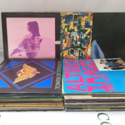 A collection of LPs, 12" singles and 78s by various artists including The Charlatans, Happy Mondays, New Order and many more.
