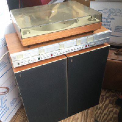 A Bang & Olufsen Beogram 1200 turntable, Beomaster 3000-2 amp and a pair of Beovox 4700 speakers (4). Comes with a manual and some cables.