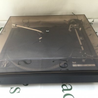 A Dual 505 belt drive turntable.
