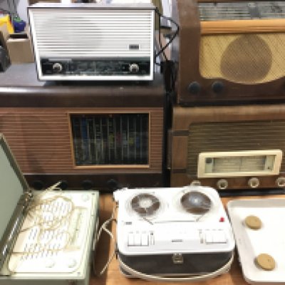 Five circa 1930s and later radios and a Grundig TK14 reel to reel machine (6).