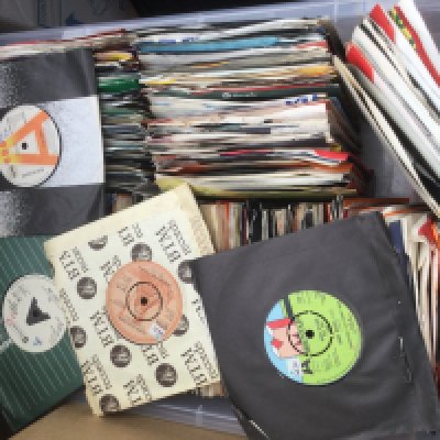 Two boxes of promo 7" singles by various artists including Judas Priest, Steely Dan, Kate Bush and many more.