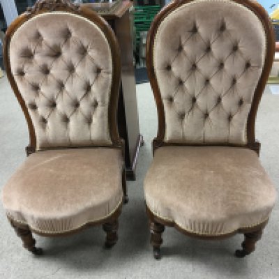 A pair of Victorian walnut occasional chairs with carved top rails and button down upholstery. Good condition. (2) NO RESERVE